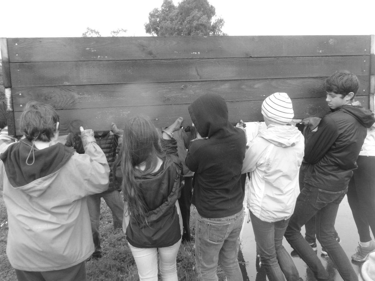 Students work together to build plant beds for STEM garden. [Courtesy of Su Wreden]